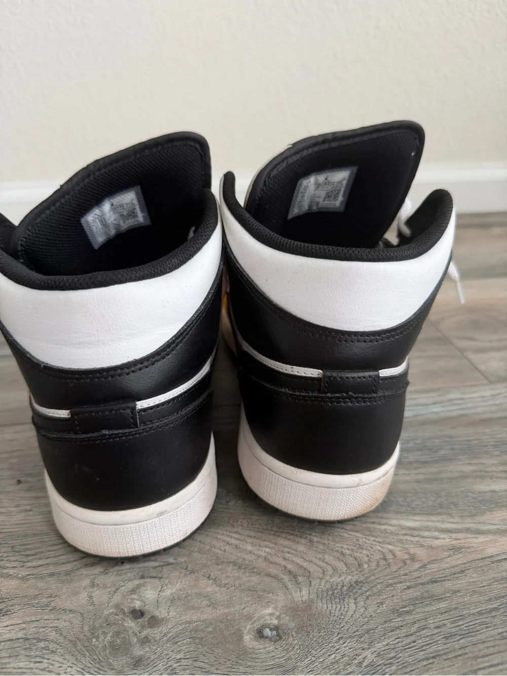 Nike Air Jordan 1 Mid sneakers in the 